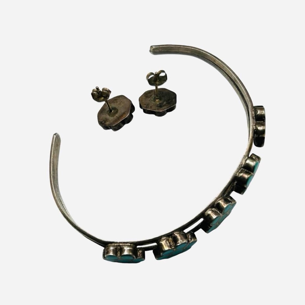 Zuni Dishta Family Sterling Turquoise Flower Bracelet Earring Set - Picture 10 of 13